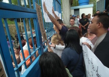 Docentes cerraron parcialmente la Panamericana como medida de presión; exigieron  sus pagos y dijeron que la responsabilidad  es compartida entre el gobierno central y el regional