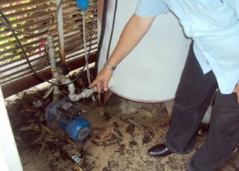 Hace un mes se quemó la bomba de agua y el transporte está paralizado por falta de repuestos, por lo que ha disminuido considerablemente la asistencia escolar