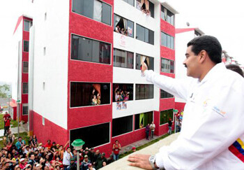 El presidente de la República, Nicolás Maduro, llamó a seguir construyendo urbanismos de paz con la Gran Misión Vivienda Venezuela, cuya meta es levantar para el 2019 tres millones de casas