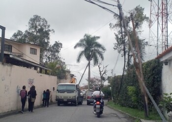 Hace meses se cayó el teléfono público de la zona, también piden a Hidrocapital que se realice el suministro de agua dos veces por semana