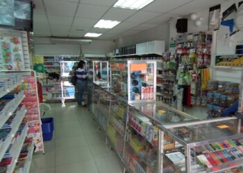 A la fecha las librerías no cuentan con cuadernos doble líneas y cuadriculados, hojas blancas, estambre, pegas, block de dibujos y la mercancía cada día llega en menor proporción