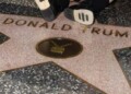 Un grupo que vela por los derechos civiles, pidió que se retiraran los homenajes a Cosby y Trump del prestigioso Boulevard.
