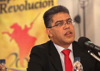 Jaua encabezó asamblea popular en la Plaza Ezequiel Zamora de Caracas. ARCHIVO