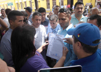 Consejo Consultivo ratificó apoyo a distribución del crédito  propuesta por la gobernación 04-12 Aurora Morales, presidenta del Clebm, informó que la sesión será el martes 04-13 Docentes exigen a la Vicepresidencia fecha de pago de lo que resta de la deuda