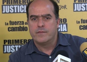 Julio Borges: Pedimos a
todos dar el paso
hacia la Tarjeta Única