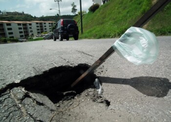 El hundimiento cada día se hace más grave y la junta de condominio brilla por su ausencia