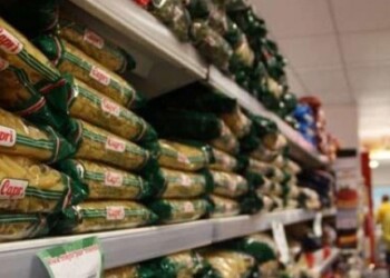 Amas de casa y el resto de compradores vieron con recelo el paquete de medio kilo que este lunes por la tarde expendieron en el Súper Líder