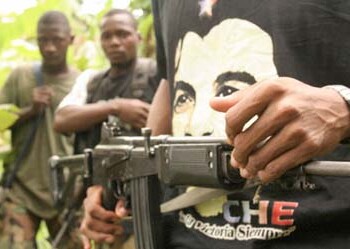 Las FARC dijeron en un comunicado que un frente de esa guerrilla tiene al subteniente Cristian Moscoso Rivera, capturado en el departamento del Putumayo, cerca de la frontera con Ecuador, y a quien prestan atención médica por heridas que no son de gravedad