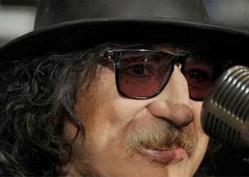 Charly García, de 64 años, ingresó a una clínica de Buenos Aires, aunque su estado “no es grave”, según publicó en Twitter un exrepresentante del músico