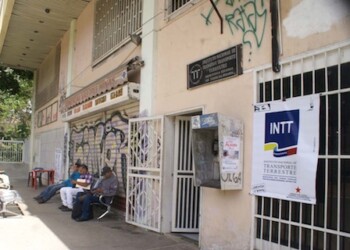 En el C.C El Yati están haciendo el censo de motociclistas, actualización o inscripción del Consejo Nacional Electoral (CNE) y revisión o experticia de tránsito