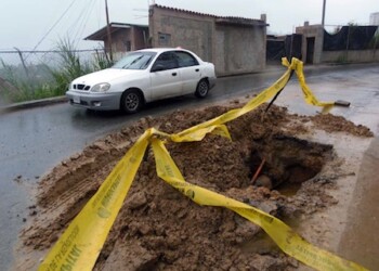 Afectados aseguran que semanalmente hay problemas con el agua por tuberías y tardan hasta 2 semanas sin el vital líquido