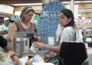 Jabón en polvo, lavaplatos, enjuague Vel, crema dental y jabón de baño fue parte de lo adquirido por los consumidores