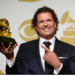 Vives fue uno de los cantantes que en el 2009 desistió de viajar a La Habana en ocasión del polémico concierto masivo “Paz sin Fronteras” junto a otras figuras como Juanes, Miguel Bosé y Olga Tañón