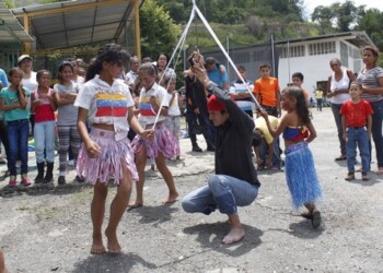 De la mano de la Fundación  Los Teques y el consejo comunal