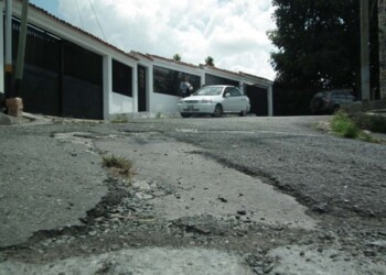 Vecinos afirman estar en el abandono