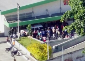 Usuarios aseguran que no respetan orden de llegan ni número de cédula