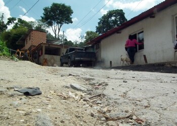 El asfaltado de las calles también está entre la lista de deseos de sus habitantes