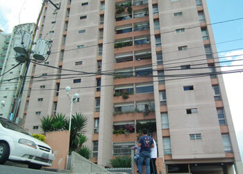 La residencias fueron tomadas por las autoridades desde las 10 de la mañana de este lunes.