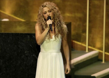 Shakira, vestida de blanco, entonó el clásico "Imagine" de John Lennon ante los jefes de Estado y de Gobierno reunidos en la sala de la Asamblea General de las Naciones Unidas.