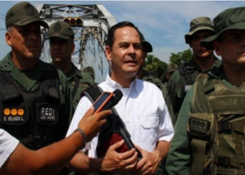 El gobernador del estado Táchira, José Gregorio Vielma Mora, indicó que es falso que hayan derribado unas casas de familias colombianas a las cuales se les marcó con una “D” de demolición