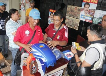 ‘‘Precios solidarios’’ fueron la orden del día en la sede de la Fuerza Motorizada, ubicada en el piso 1 del Centro de Economía Popular Alí Primera