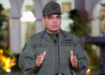 El ministro Padrino López, notificó que a la zona del accidente se enviaron comisiones por tierra y aire se espera que en las próxima horas se conozca el estado de piloto