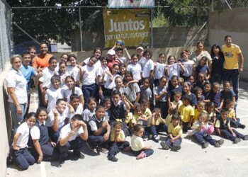 Durante la mañana de ayer, los alumnos de las 3 escuelas corrieron y se divirtieron participando con los partidos de kickingball