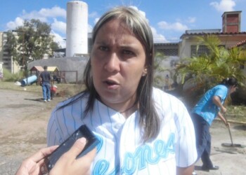 La jefa del distrito escolar se apersonó a la jornada aniversario  de las escuelas bolivarianas