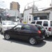 Choferes se estacionan en la entrada del colegio, causando insoportables trancas en el sector