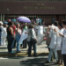 Pacientes, enfermeros, camilleros y médicos intentaron auxiliar a Ochoa pero el hombre murió antes de poder llegar al área requerida