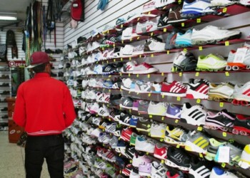 Tras el paso del inicio escolar, los compradores buscan mucho los modelos deportivos