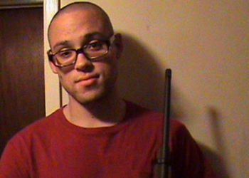 Mercer, de padre caucásico y madre afroamericana y nacido en el Reino Unido, se había trasladado a Oregón desde Torrance, en la vecina California