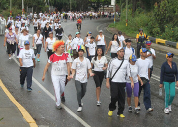 Más de 2 mil personas participaron en la caminata