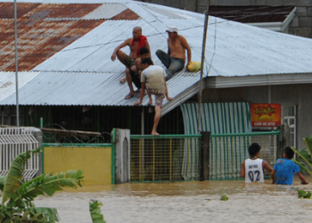 Al menos 16 personas murieron por el paso del tifón Koppu, la segunda tormenta más fuerte que golpea Filipinas en lo que va de año