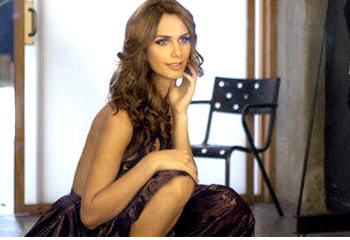 Nació con cuerpo de varón pero el próximo domingo, Ángela Ponce, que ya ostenta el título de Miss Cádiz, luchará por colocarse la corona de Miss World Spain 2015