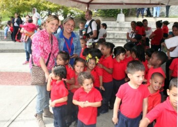 Estudiantes de distintas instituciones presenciaron las actividades del eje infantil que se llevaron a cabo en el jardín terapéutico