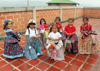 Alumnas de la institución desde ya se encuentran en el montaje de bailes para la semana aniversaria