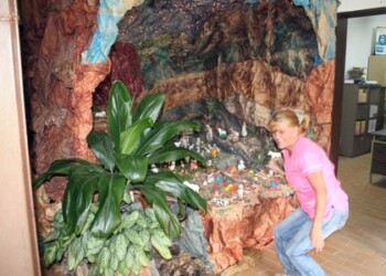 Personal de la escuela se encargó del montaje de un nacimiento a escala