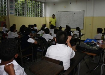 Todos los estudiantes disfrutan del Programa de Alimentación Escolar de Miranda