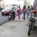 La acera son los nuevos puestos de estacionamiento para los motorizados de la capital mirandina