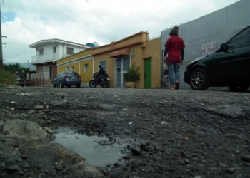 Los huecos ya pasaron a ser parte de los adornos naturales de la calle