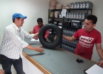 Los taxistas se apersonaron hasta la sede de la proveeduría y compraron sus repuestos a precios accesibles