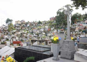 Ayer la mayoría decidió visitar a sus difuntos.