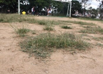 Las condiciones de la cancha no son adecuadas para la práctica de fútbol