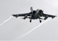 Cuatro personas murieron hoy y otras dieciséis resultaron heridas por bombardeos de aviones de guerra de nacionalidad desconocida contra la ciudad de Al Raqa