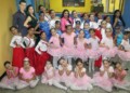 Las bailarinas día a día se nutren de los conocimientos impartidos por la profesora Fátima