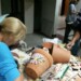 Alumnos del taller están fajados con las nuevas habilidades para trabajar con cerámica