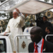 El papa, en su segundo día de visita a África, se felicitó por el hecho de que "la sociedad de Kenia se ha visto bendita durante mucho tiempo por una sólida vida familiar