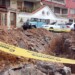 El hueco que Hidrocapital abrió para inspeccionar la tubería no ha sido refaccionado y la calle esta peor que nunca