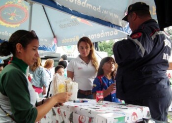 El público presente no peló las ofertas en los puestos de comida